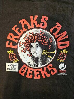 Black Graphic Freaks and Geeks T-shirt - Size LARGE